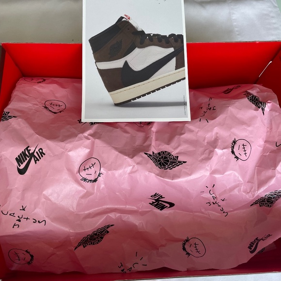 Athletic_Shoes